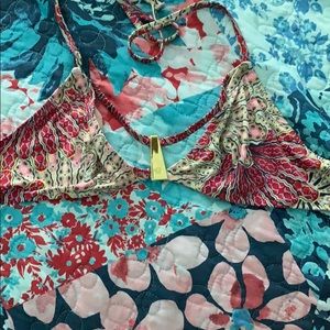 Victoria’s Secret swimsuit top size M